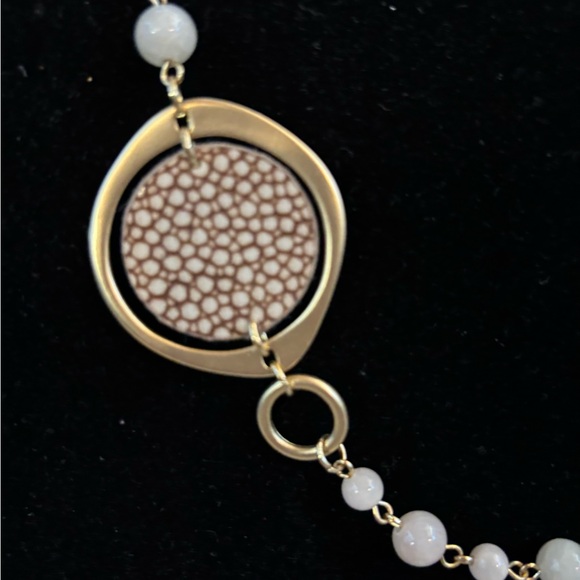 Elegant Gold and Soft Pink Necklace - Picture 4 of 8